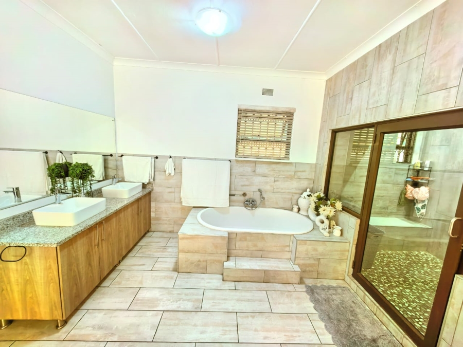 5 Bedroom Property for Sale in Sasolburg Ext 4 Free State